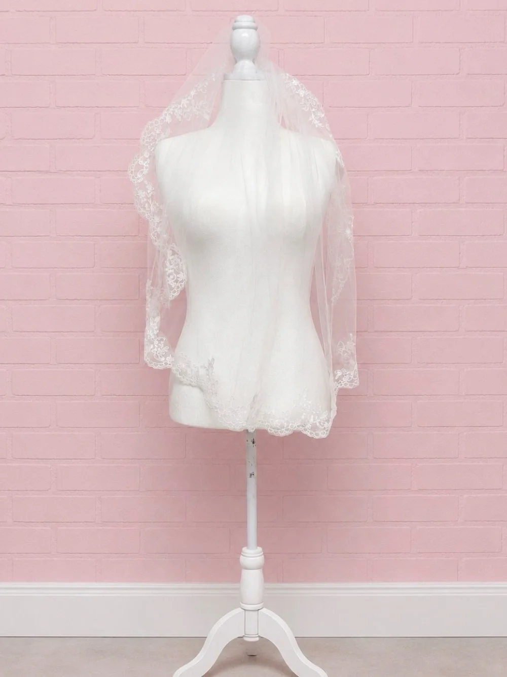 Elegant Ivory Single Tier Wedding Veil